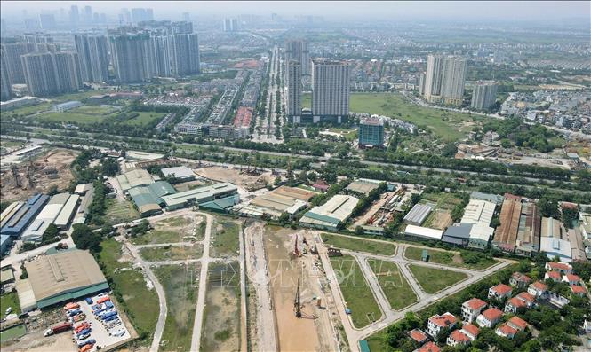 Điểm đầu của tuyến tiếp giáp với nút giao khác mức vành đai 3,5 giao với đại lộ Thăng Long vừa được nhà thầu khác khởi công từ ngày 19/4 vừa qua. Ảnh: Quốc Khánh - TTXVN