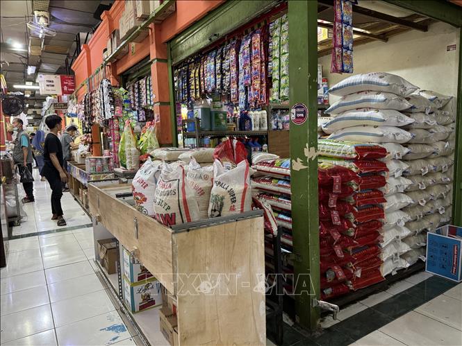 Một cửa hàng gạo tại chợ truyền thống ở Jakarta. Ảnh: Đỗ Quyên – PV TTXVN tại Indonesia