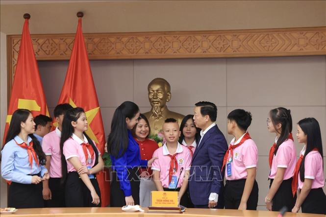 Phó Thủ tướng Trần Hồng Hà gặp mặt đoàn thiếu nhi Cháu ngoan Bác Hồ tỉnh Hà Tĩnh. Ảnh: Tuấn Anh - TTXVN 