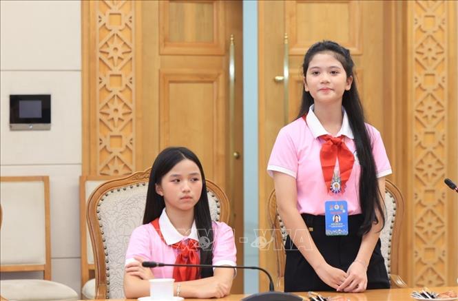 Đại diện đoàn thiếu nhi Cháu ngoan Bác Hồ tỉnh Hà Tĩnh phát biểu tại buổi gặp mặt. Ảnh: Tuấn Anh - TTXVN 