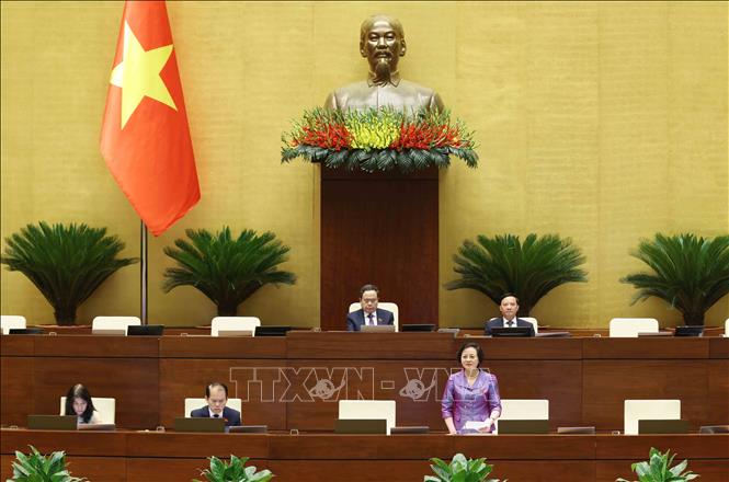 Bộ trưởng Bộ Nội vụ Phạm Thị Thanh Trà phát biểu giải trình, làm rõ một số vấn đề đại biểu Quốc hội nêu. Ảnh: Phương Hoa - TTXVN