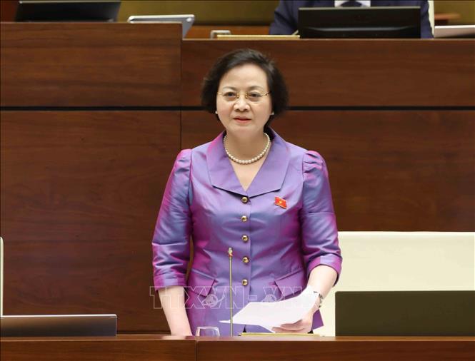 Bộ trưởng Bộ Nội vụ Phạm Thị Thanh Trà phát biểu giải trình, làm rõ một số vấn đề đại biểu Quốc hội nêu. Ảnh: Phương Hoa - TTXVN
