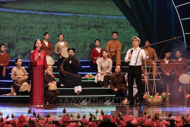 Chương trình không chỉ là lời tri ân, mà còn là lời nguyện ước sâu thẳm của mỗi người con đất Việt, nguyện sống và cống hiến theo tư tưởng của Bác. Ảnh: Nhật Anh - TTXVN