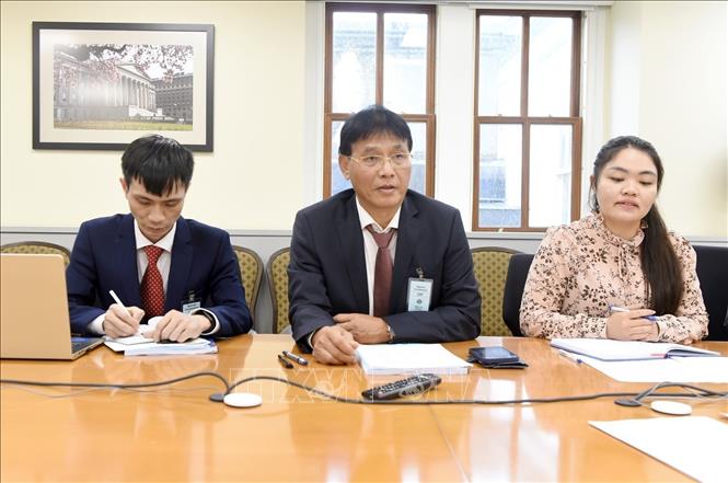 Phó Cục trưởng Cục Thuế Đặng Ngọc Minh cùng các thành viên Đoàn công tác của Bộ Tài chính tại buổi làm việc. Ảnh: TTXVN phát