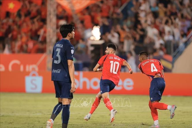 Leo Artur (số 10) ghi bàn thắng mở tỷ số cho CLB CAHN. Ảnh: Minh Quyết - TTXVN