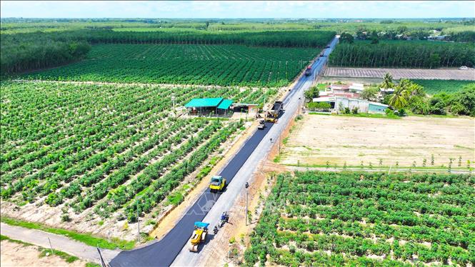Đường giao thông nông thôn trên tuyến biên giới huyện Bến Cầu được tỉnh Tây Ninh quan tâm đầu tư. Ảnh: Minh Phú - TTXVN