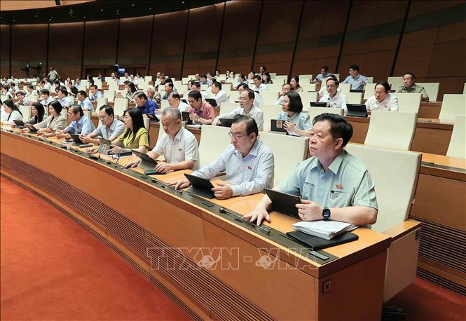Các đại biểu bấm nút biểu quyết thông qua việc điều chỉnh Chương trình Kỳ họp thứ 9, Quốc hội Khóa XV. Ảnh: An Đăng - TTXVN