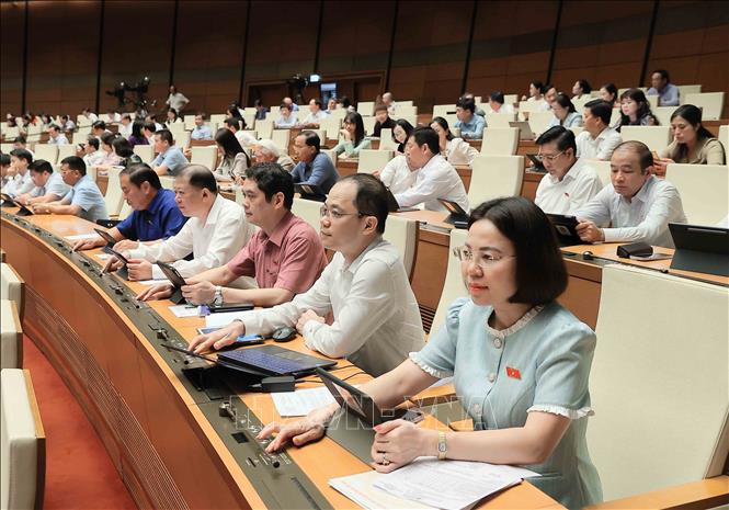 Các đại biểu bấm nút biểu quyết thông qua việc điều chỉnh Chương trình Kỳ họp thứ 9, Quốc hội Khóa XV. Ảnh: An Đăng - TTXVN