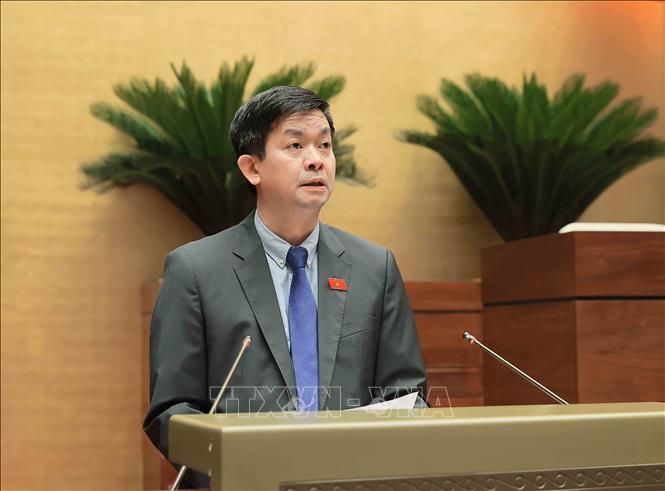 Tổng Thư ký Quốc hội, Chủ nhiệm Văn phòng Quốc hội Lê Quang Tùng trình bày Tờ trình dự thảo Nghị quyết của Quốc hội sửa đổi, bổ sung một số điều của Nội quy kỳ họp Quốc hội ban hành kèm theo Nghị quyết số 71/2022/QH15 của Quốc hội. Ảnh: An Đăng - TTXVN