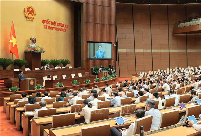 Tổng Thư ký Quốc hội, Chủ nhiệm Văn phòng Quốc hội Lê Quang Tùng trình bày Tờ trình dự thảo Nghị quyết của Quốc hội sửa đổi, bổ sung một số điều của Nội quy kỳ họp Quốc hội ban hành kèm theo Nghị quyết số 71/2022/QH15 của Quốc hội. Ảnh: An Đăng - TTXVN