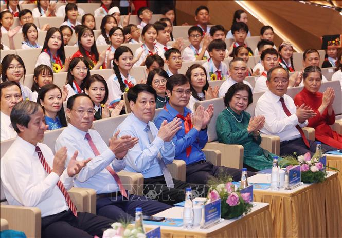 Chủ tịch nước Lương Cường và các đại biểu dự Lễ tuyên dương Cháu ngoan Bác Hồ toàn quốc lần thứ X, năm 2025. Ảnh: Lâm Khánh – TTXVN