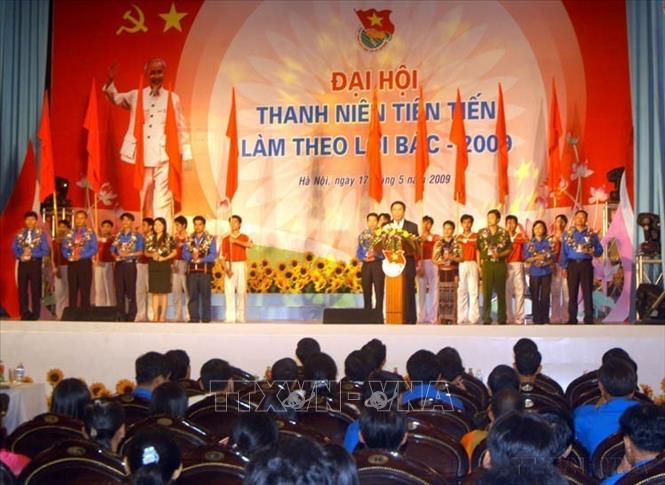 Đại hội Thanh niên tiến tiến toàn quốc làm theo lời Bác tổ chức lần đầu tiên năm 2009. Trải qua 7 kỳ Đại hội, đã có 2.602 đại biểu được tuyên dương danh hiệu thanh niên tiên tiến làm theo lời Bác toàn quốc. Trong ảnh: Lễ khai mạc Đại hội Thanh niên tiên tiến làm theo lời Bác lần thứ nhất năm 2009 tại Hà Nội (17/5/2009). Ảnh: Đình Trân - TTXVN