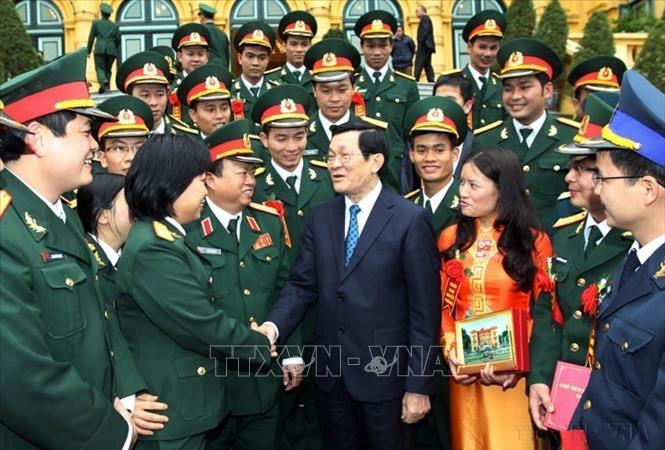Chủ tịch nước Trương Tấn Sang với đại biểu thanh niên tiên tiến trong quân đội, được tuyên dương ''Thanh niên tiên tiến làm theo lời Bác, xứng danh Bộ đội Cụ Hồ