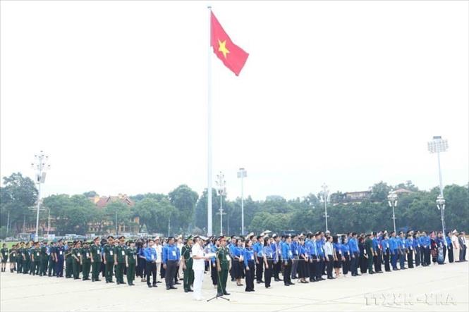 420 đại biểu dự Đại hội Thanh niên tiên tiến làm theo lời Bác lần thứ VII năm 2023 báo công tại Lăng Chủ tịch Hồ Chí Minh (Hà Nội, 26/9/2023). Ảnh: Minh Đức – TTXVN
