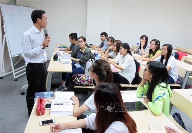 Thầy Lường Minh Sơn (SN 1989), giảng viên của Khoa Luật Dân sự, Trường Đại học Luật TP.Hồ Chí Minh. Thầy là gương thanh niên tiên tiến làm theo lời Bác liên tục nhiều năm liền. Năm 2016, thầy Sơn vinh dự được Thành đoàn tuyên dương Nhà giáo trẻ tiêu biểu. Ảnh: Phương Vy- TTXVN