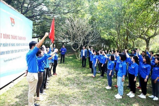 Đoàn Thanh niên TTXVN phát động Tháng thanh niên và tuyên dương thanh niên tiên tiến làm theo lời Bác tại Khu Di tích Tân Trào, huyện Sơn Dương, tỉnh Tuyên Quang (2018). Ảnh: Minh Quyết – TTXVN