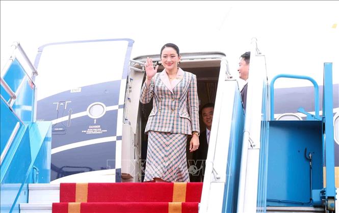 Thủ tướng Thái Lan Paetongtarn Shinawatra đến Hà Nội, bắt đầu thăm chính thức Việt Nam và đồng chủ trì Kỳ họp Nội các chung Việt Nam – Thái Lan. Ảnh: Phạm Kiên - TTXVN