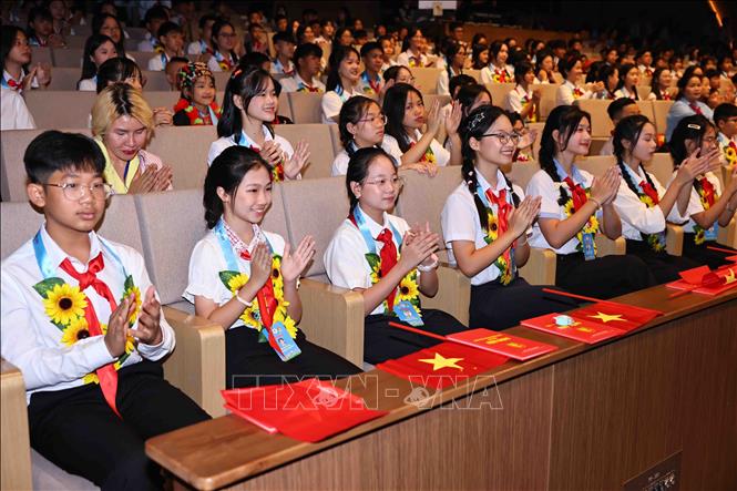 Delegates attend the honouring ceremony. VNA Photo: Minh Đức