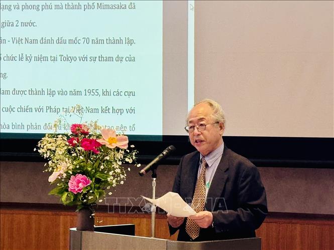 Ông Ino Hirotoshi, Phó Chủ tịch Hội hữu nghị Nhật Bản-Việt Nam, phát biểu tham luận. Ảnh: Phạm Tuân-PV TTXVN tại Nhật Bản