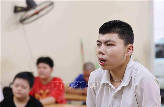 Để các học sinh thiểu năng biết đọc cần một thời gian khá dài. Ảnh: Phương Hoa - TTXVN
