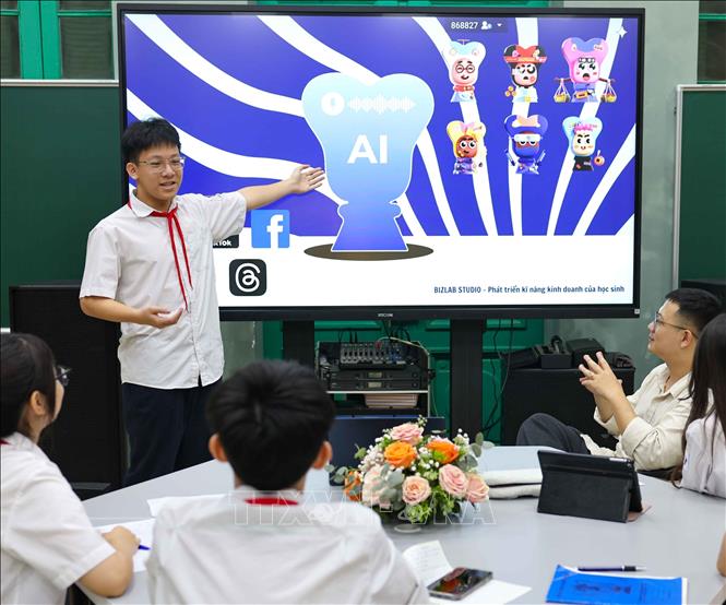 Mới đây nhất, cuộc thi “Học sinh, sinh viên với ý tưởng khởi nghiệp” năm 2025 (SV-Startup 2025), học sinh Trường THCS Trưng Vương vinh dự đạt giải Nhì với dự án “Bizlab Studio - Phát triển kỹ năng kinh doanh cho học sinh”. Ảnh: Thanh Tùng - TTXVN