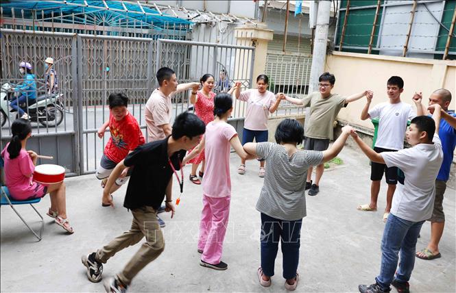 Các học sinh sau khi tham gia lớp học đã trở nên linh hoạt hơn, thích tham gia các hoạt động ngoài trời. Ảnh: Phương Hoa - TTXVN
