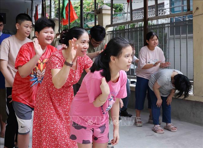 Các học sinh sau khi tham gia lớp học đã trở nên linh hoạt hơn, thích tham gia các hoạt động ngoài trời. Ảnh: Phương Hoa - TTXVN