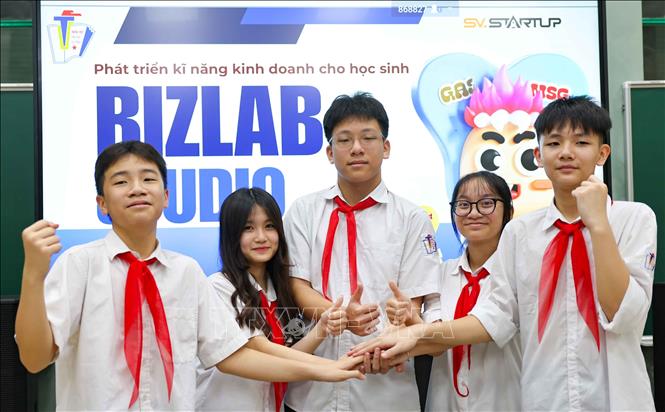 Học sinh Trường THCS Trưng Vương vinh dự đạt giải Nhì với dự án “Bizlab Studio - Phát triển kỹ năng kinh doanh cho học sinh” cuộc thi “Học sinh, sinh viên với ý tưởng khởi nghiệp” năm 2025 (SV-Startup 2025). Ảnh: Thanh Tùng - TTXVN