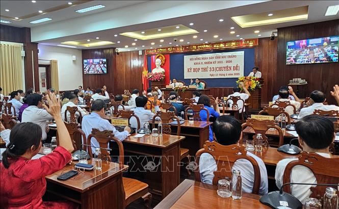 Biểu quyết thông qua nhiều Dự thảo tờ trình tại kỳ họp. Ảnh: Trung Hiếu-TTXVN