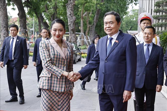 NA Chairman Tran Thanh Man meets with Prime Minister of Thailand Paetongtarn Shinawatra. VNA Photo: Doãn Tấn 