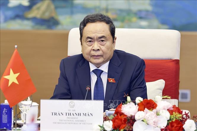 NA Chairman Tran Thanh Man speaks at the meeting. VNA Photo: Doãn Tấn 