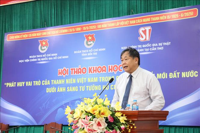Phó Giáo sư - Tiến sĩ Nguyễn Quốc Dũng - Giám đốc Học viện Chính trị Khu vực II phát biểu tại hội thảo. Ảnh: Chương Đài - TTXVN