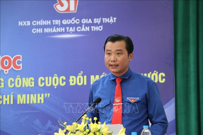 Phó Bí thư Thường trực Tỉnh đoàn Bến Tre Võ Tuấn Thông phát biểu tại hội thảo. Ảnh: Chương Đài - TTXVN