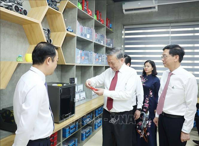 Tổng Bí thư Tô Lâm thăm Trường THPT Kim Liên (Nam Đàn, Nghệ An). Ảnh: Thống Nhất – TTXVN