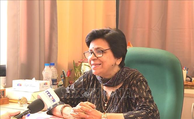 Giáo sư Archana Upadhyay trả lời phỏng vấn của phóng viên TTXVN tại New Delhi. Ảnh: Ngọc Thúy - P/v TTXVN tại New Delhi.