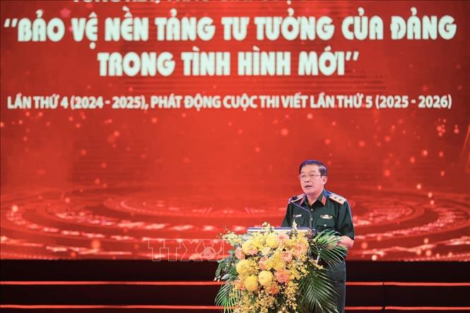 Trung tướng Trương Thiên Tô, Phó Chủ nhiệm Tổng cục Chính trị Quân đội Nhân dân Việt Nam, Trưởng Ban Chỉ đạo cuộc thi phát biểu. Ảnh: Minh Quyết - TTXVN
