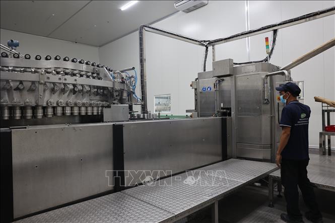 Dây chuyền sản xuất nước ép trái cây của Công ty cổ phần Nước giải khát Wana (Khu công nghiệp Châu Đức). Đây là doanh nghiệp mới đi vào hoạt động từ tháng 3/2025. Ảnh: Hoàng Nhị - TTXVN 