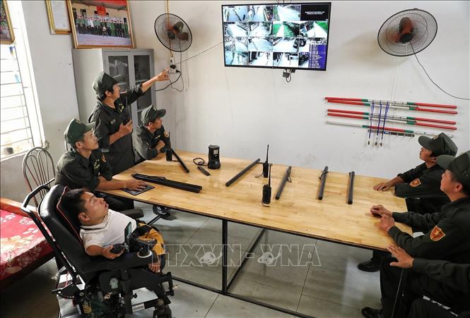 Anh Thân Ngọc Mạnh trong ca trực của tổ tự quản 