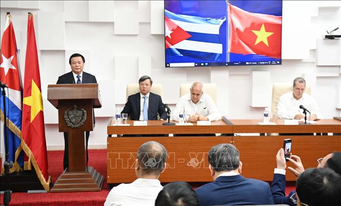 Đồng chí Nguyễn Xuân Thắng phát biểu tại Hội thảo chuyên đề “Kỷ nguyên phát triển mới – kỷ nguyên vươn mình của dân tộc Việt Nam”. Ảnh: Việt Hùng - PV TTXVN tại Cuba