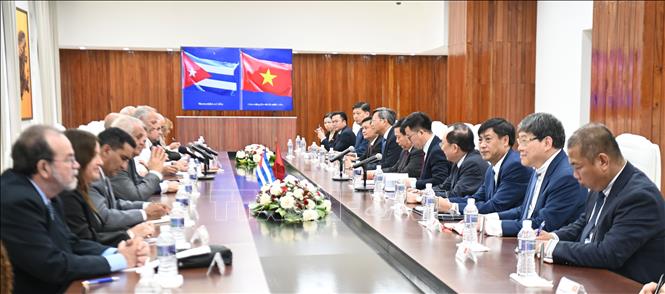 Quang cảnh cuộc hội đàm giữa Đoàn đại biểu cấp cao Đảng Cộng sản Cuba và Đoàn đại biểu cấp cao Đảng Cộng sản Việt Nam. Ảnh: Việt Hùng - PV TTXVN tại Cuba