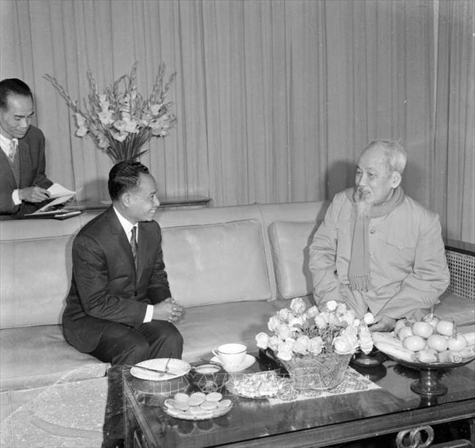 Chủ tịch Hồ Chí Minh tiếp Hoàng thân Norodom Phurissara, Bộ trưởng Ngoại giao Vương quốc Campuchia sang thăm Việt Nam (10/1/1968). Ảnh: Tư liệu TTXVN