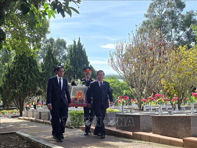 An táng 26 hài cốt liệt sĩ hi sinh tại Lào và Campuchia. Ảnh: Khoa Chương - TTXVN
