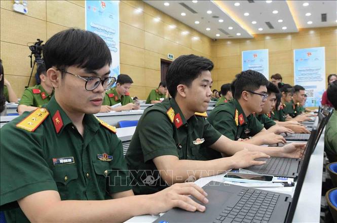 Công chức, viên chức, khối doanh nghiệp, thanh niên lực lượng vũ trang tham gia cuộc thi. Ảnh: Minh Đức – TTXVN