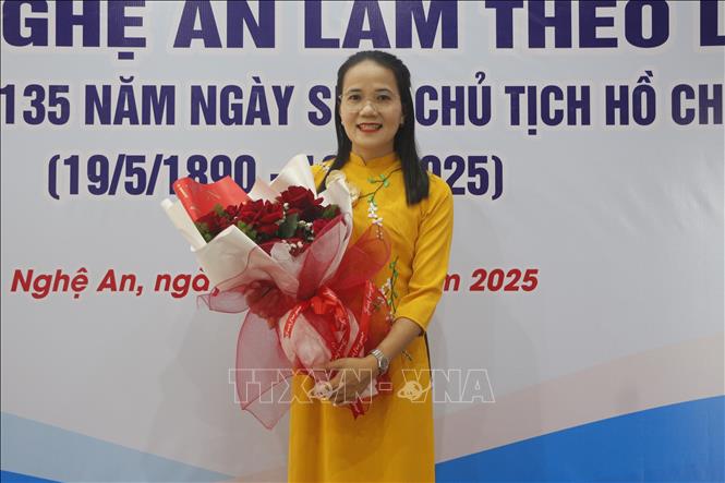 Cô Đỗ Thị Hiền, giáo viên Trường PTDTBT Tiểu học và Trung học cơ sở Hạnh Dịch, huyện Quế Phong là tấm gương vượt khó, yêu thương học trò. Ảnh: Bích Huệ - TTXVN