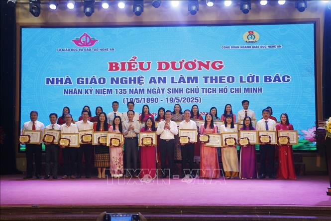 135 gương giáo viên được biểu dương Nhà giáo Nghệ An làm theo lời Bác năm 2025. Ảnh: Bích Huệ - TTXVN