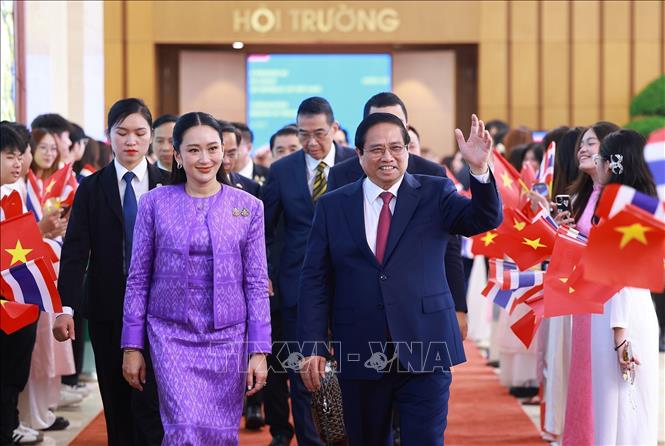 Thủ tướng Phạm Minh Chính và Thủ tướng Thái Lan Paetongtarn Shinawatra. Ảnh: Dương Giang-TTXVN 