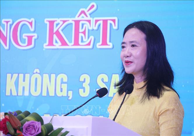Bà Nguyễn Quỳnh Nga, Chủ tịch Hội Liên hiệp Phụ nữ tỉnh Khánh Hòa, phát biểu khai mạc Hội nghị. Ảnh: Phan Sáu - TTXVN