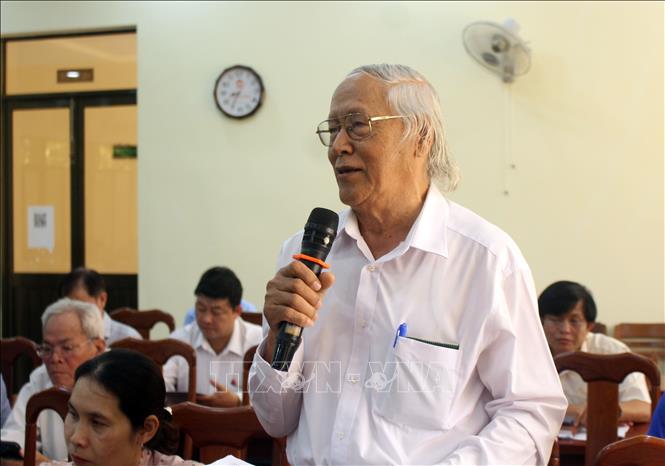 Ông Trượng Thống, người có uy tín trong đồng bào dân tộc thiểu số ở huyện Ninh Phước, góp ý tại Hội nghị. Ảnh: Công Thử - TTXVN