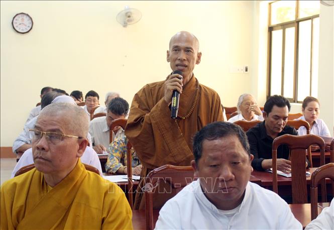 Đại biểu chức sắc tôn giáo tại thành phố Phan Rang-Tháp Chàm góp ý tại Hội nghị. Ảnh: Công Thử - TTXVN