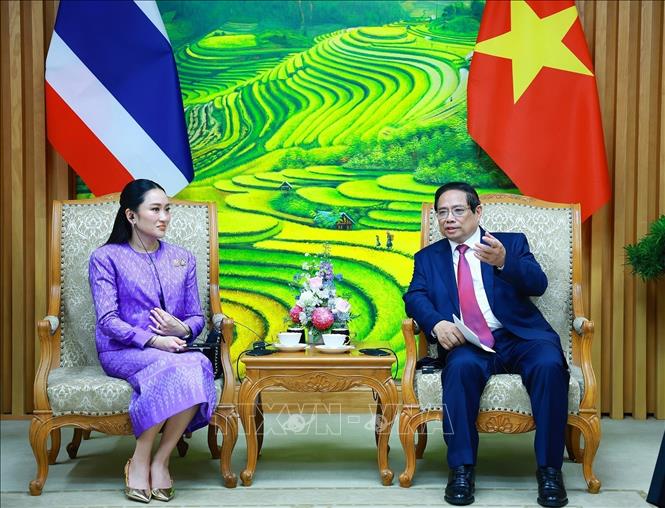 Prime Minister Pham Minh Chinh and his visiting Thai counterpart Paetongtarn Shinawatra at their private talks. VNA Photo: Dương Giang